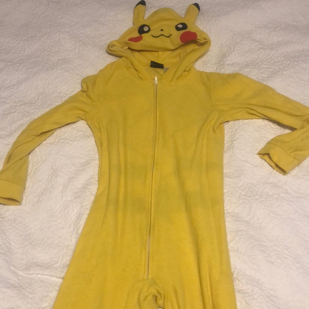 Pokémon pikachu onesie boys size 10/12